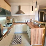 Beautiful Apartment, By Foot *