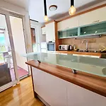 アパート Beautiful Apartment, By Foot スプリト