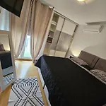 Beautiful Apartment, By Foot アパート スプリト