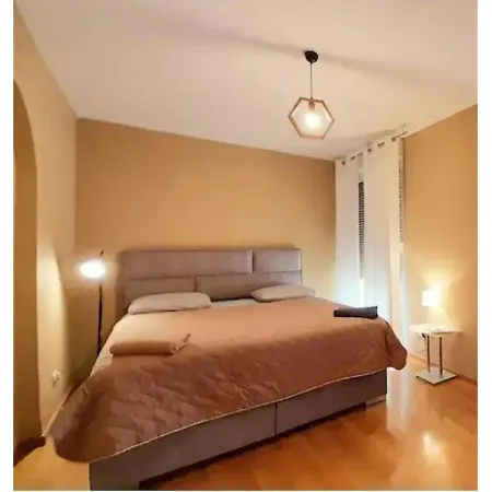 Apartman Beautiful Apartment, By Foot
