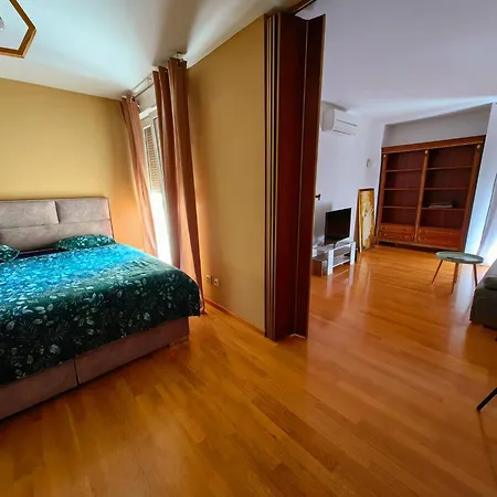 Apartman Beautiful Apartment, By Foot