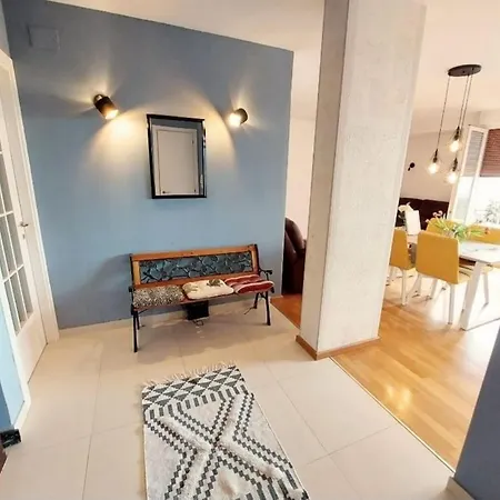 아파트 Beautiful Apartment, By Foot