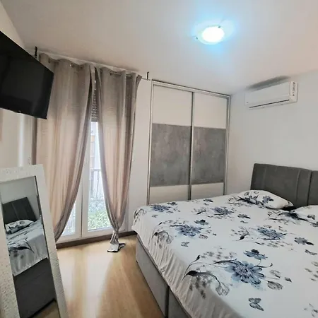 Beautiful Apartment, By Foot Split