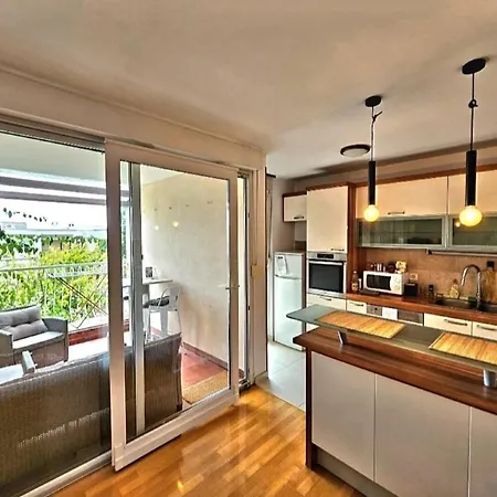 Beautiful Apartment, By Foot Split