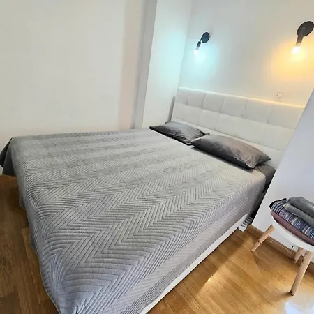 Beautiful Apartment, By Foot *