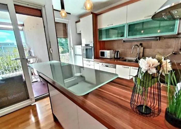 Beautiful Apartment, By Foot Διαμέρισμα *