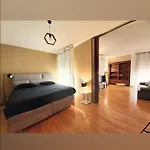 Beautiful Apartment, By Foot *