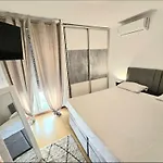 Beautiful Apartment, By Foot *
