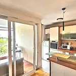 Beautiful Apartment, By Foot *