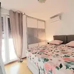 Beautiful Apartment, By Foot *