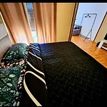 Beautiful Apartment, By Foot Daire *