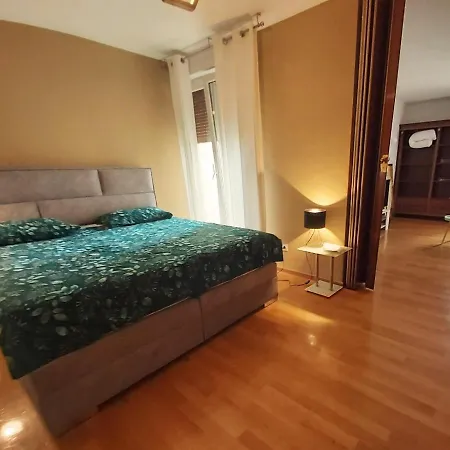Beautiful Apartment, By Foot Apartment *