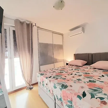 Beautiful Apartment, Close To شقة *