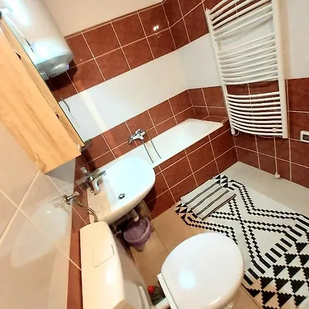 Beautiful Apartment, Close To شقة