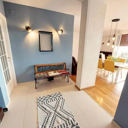 Beautiful Apartment, Close To شقة *