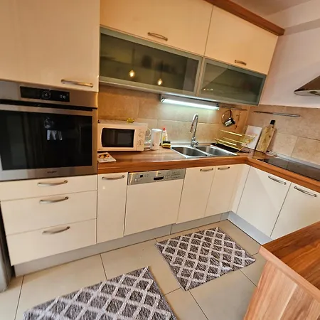 Beautiful Apartment, Close To سبليت