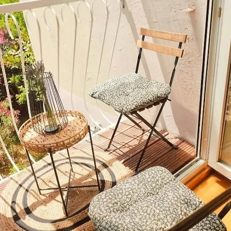 Beautiful Apartment, By Foot *