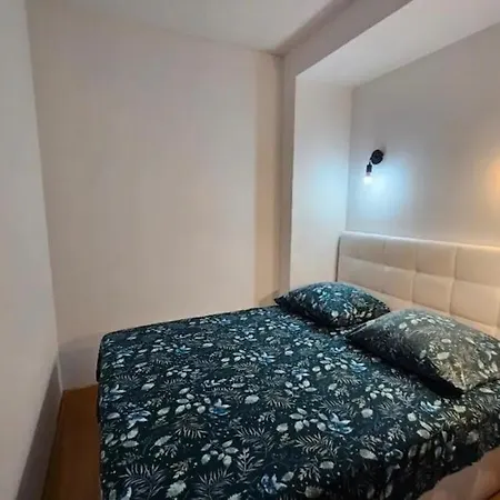 Beautiful Apartment, By Foot Apartment *