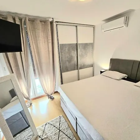 Beautiful Apartment, By Foot * スプリト