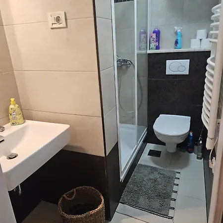 Beautiful Apartment, Close To شقة