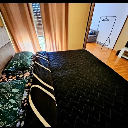 Beautiful Apartment, By Foot Apartment *