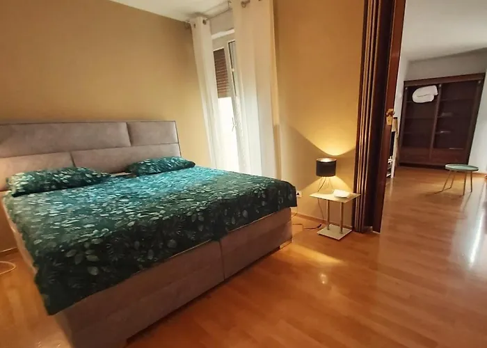 Beautiful Apartment, By Foot Apartment *