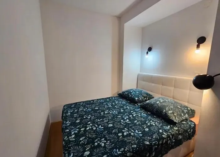 Beautiful Apartment, By Foot Apartman *