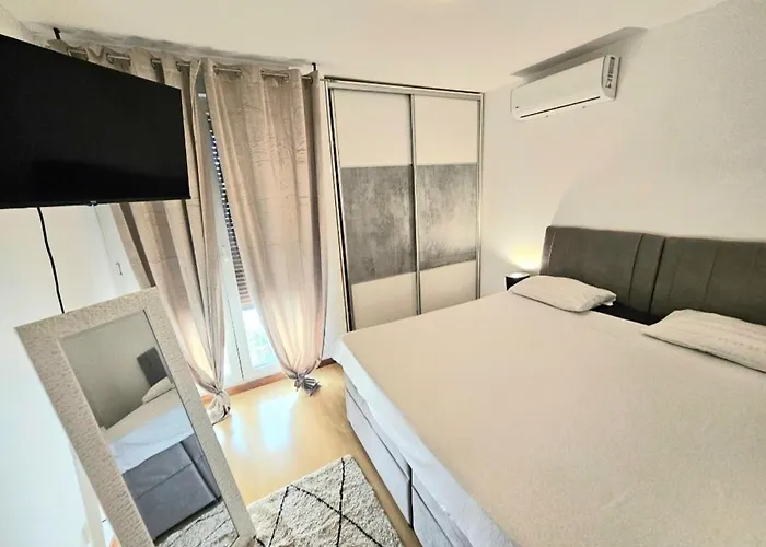 Beautiful Apartment, By Foot * Split