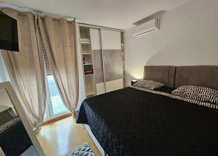 Beautiful Apartment, By Foot
