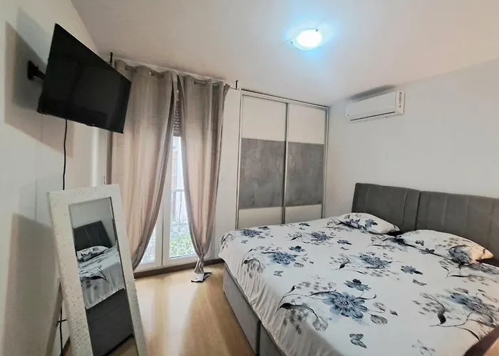 Beautiful Apartment, By Foot Split