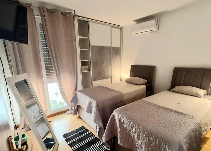 Apartman Beautiful Apartment, By Foot