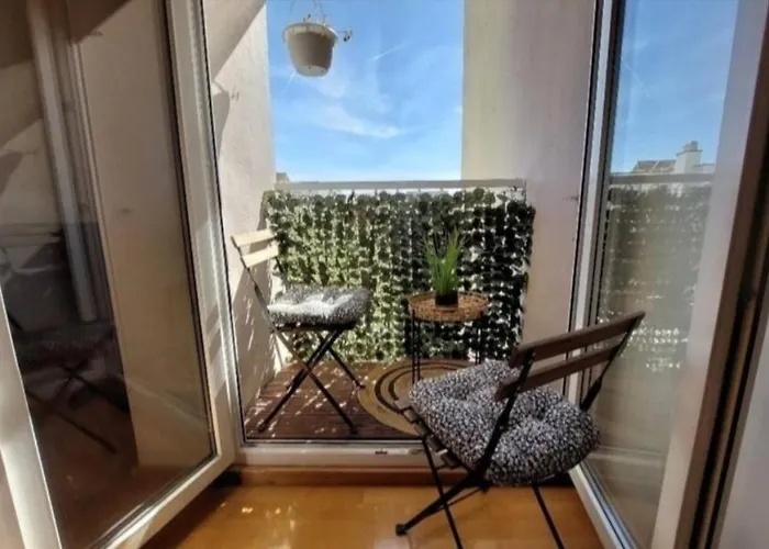 Beautiful Apartment, By Foot Split