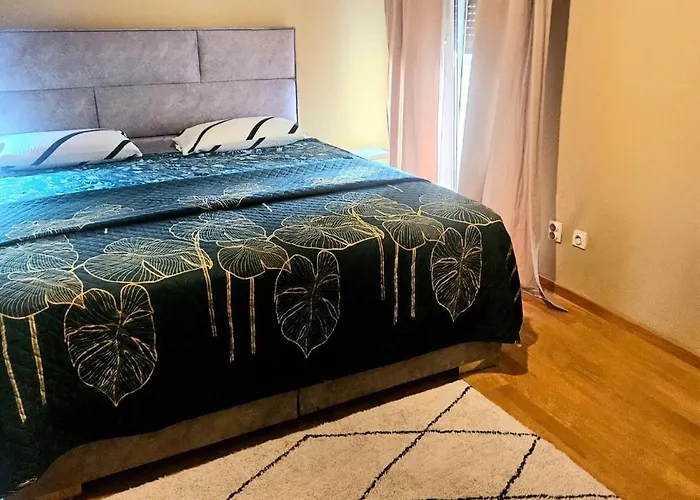 Beautiful Apartment, By Foot Split