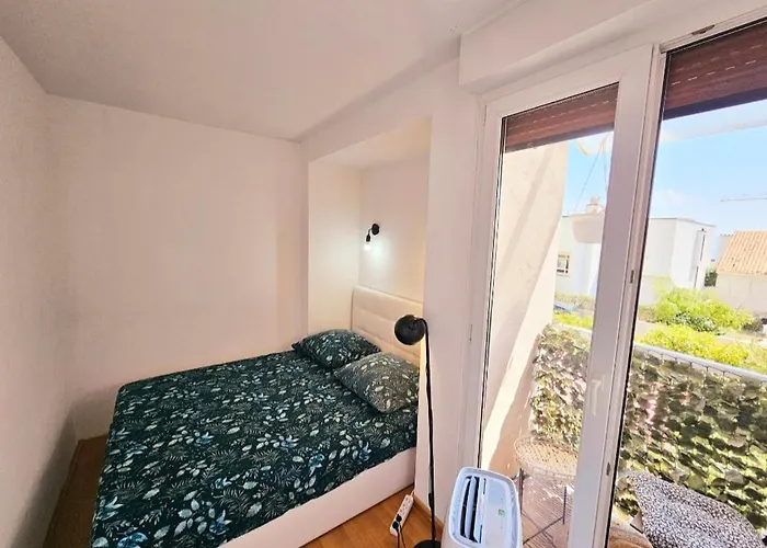 Beautiful Apartment, By Foot Split