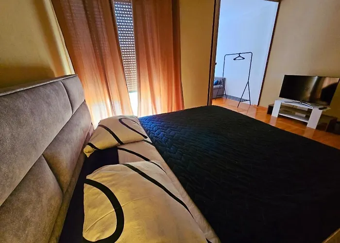 Beautiful Apartment, By Foot * Split