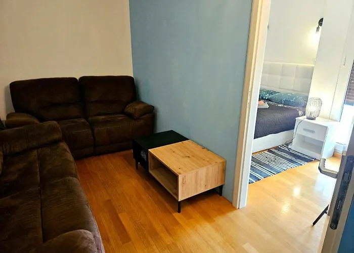 Beautiful Apartment, By Foot Apartman *