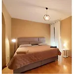 شقة Beautiful Apartment, By Foot