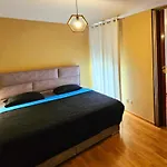 Beautiful Apartment, By Foot شقة *