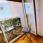 Beautiful Apartment, By Foot سبليت