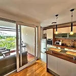 Beautiful Apartment, By Foot سبليت