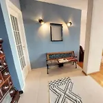 Beautiful Apartment, By Foot شقة