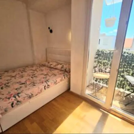 Beautiful Apartment, By Foot شقة سبليت